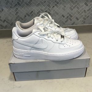 Nike Air Force 1 / AF1 kids size 4.5Y- white